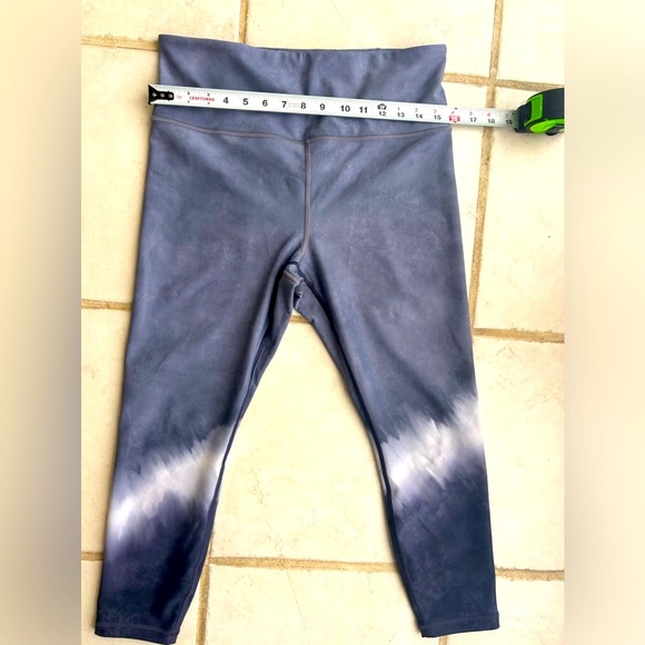 Athleta Set 7/8 leggings. Size large, like new condition. Top 1x. - Picture 1 of 5
